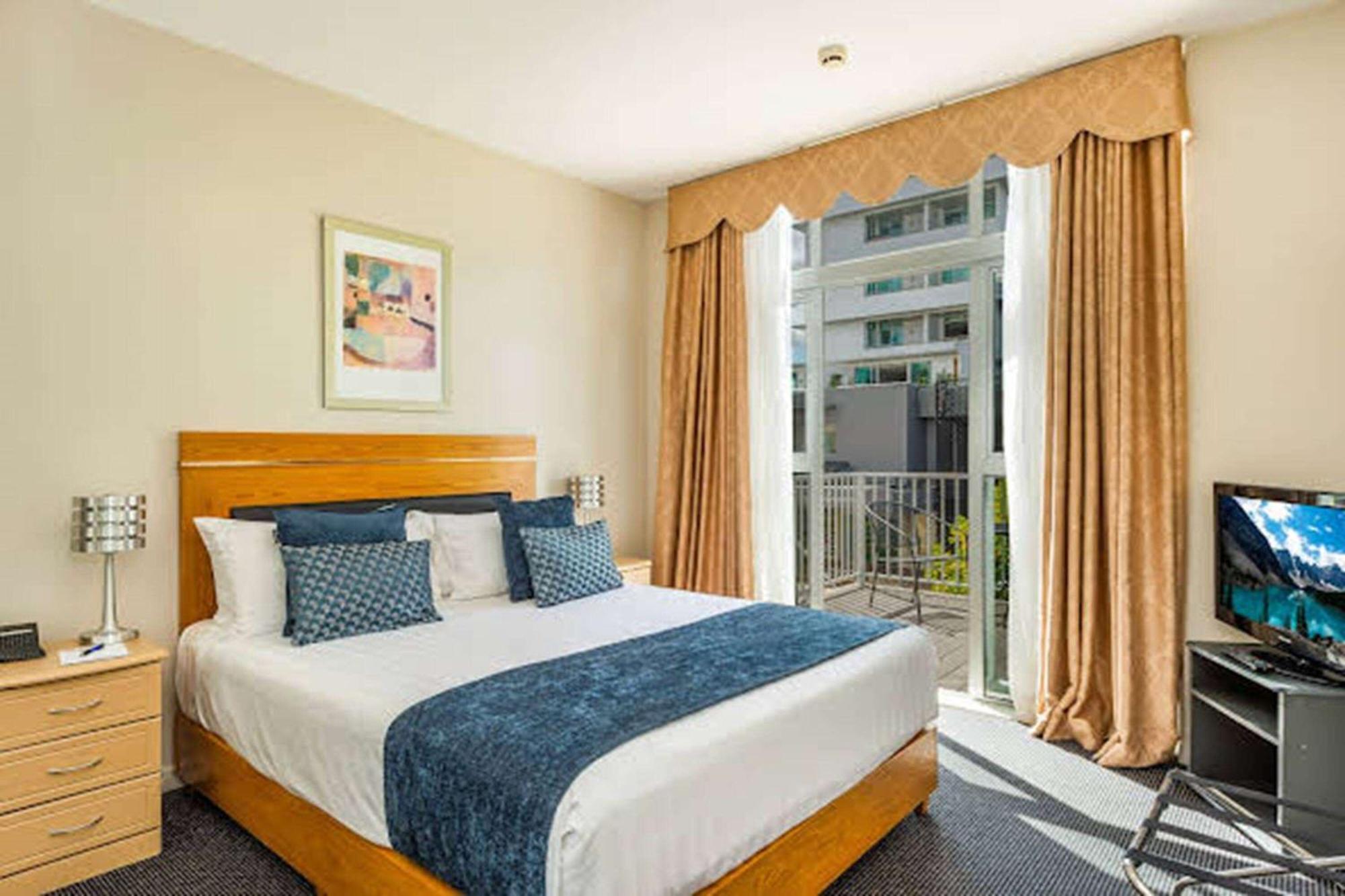 Ramada By Wyndham, Hamilton City Center Kültér fotó