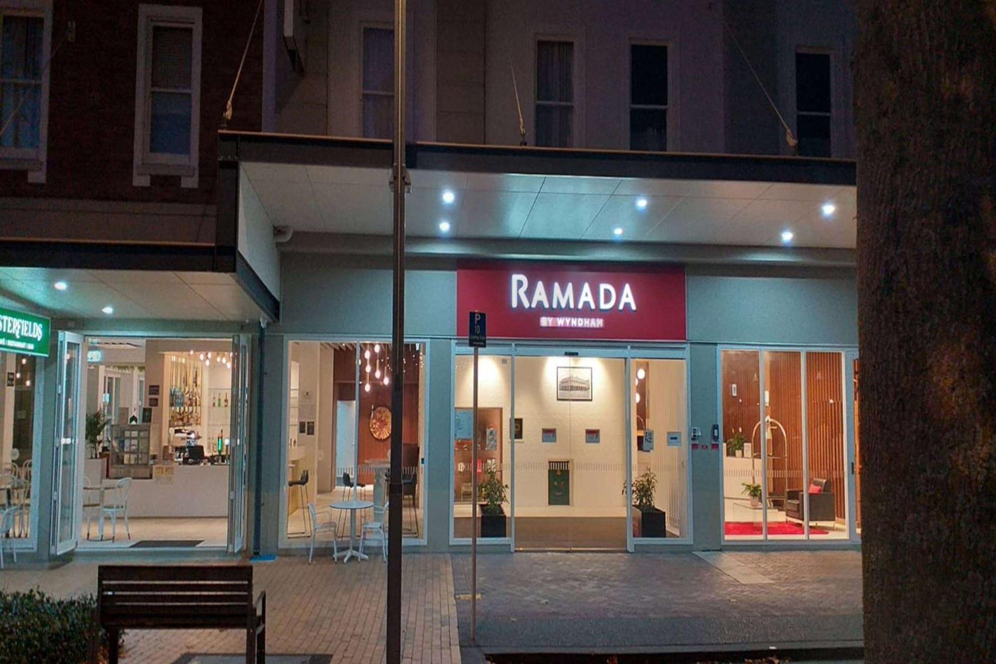 Ramada By Wyndham, Hamilton City Center Kültér fotó