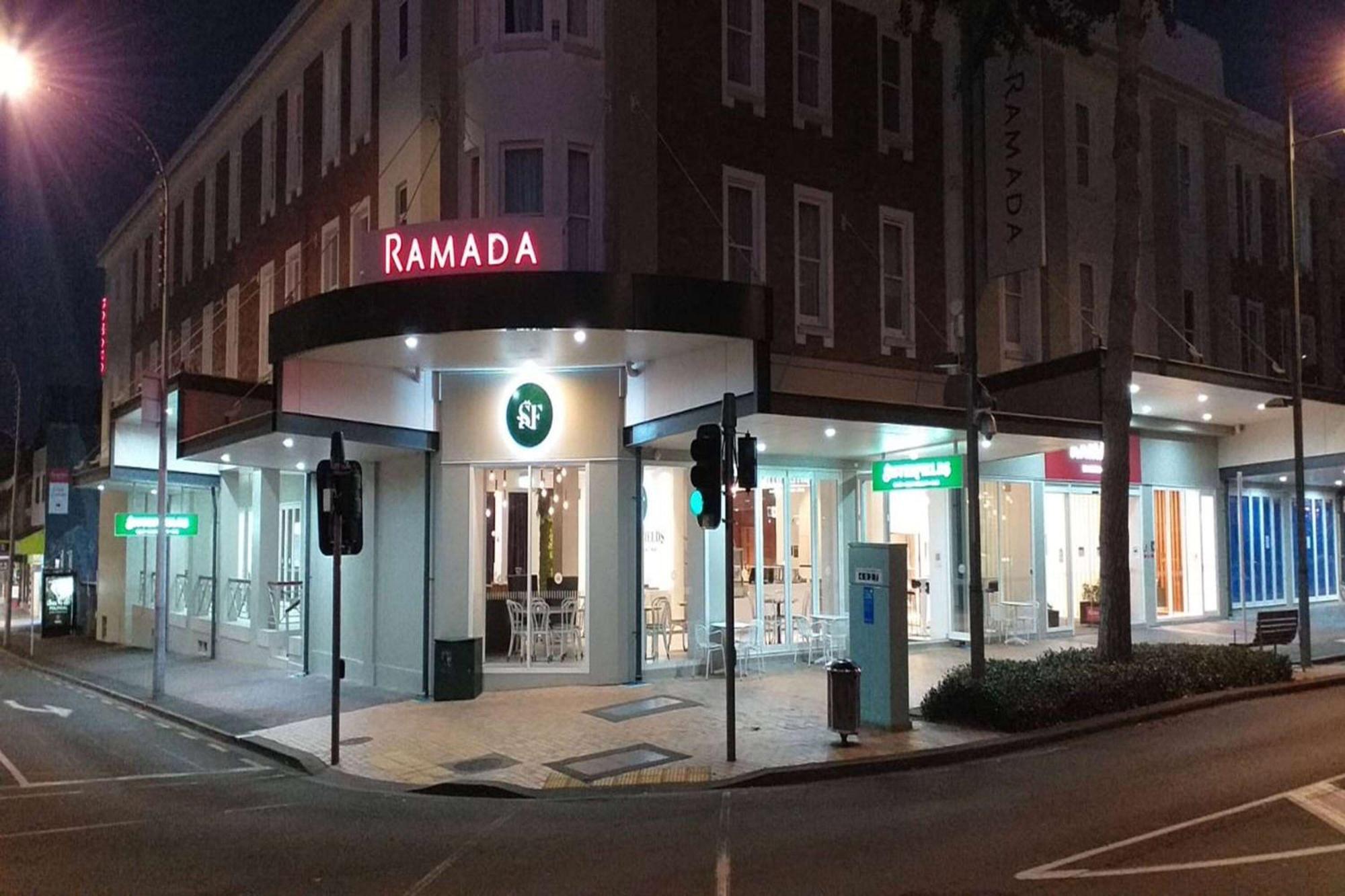 Ramada By Wyndham, Hamilton City Center Kültér fotó