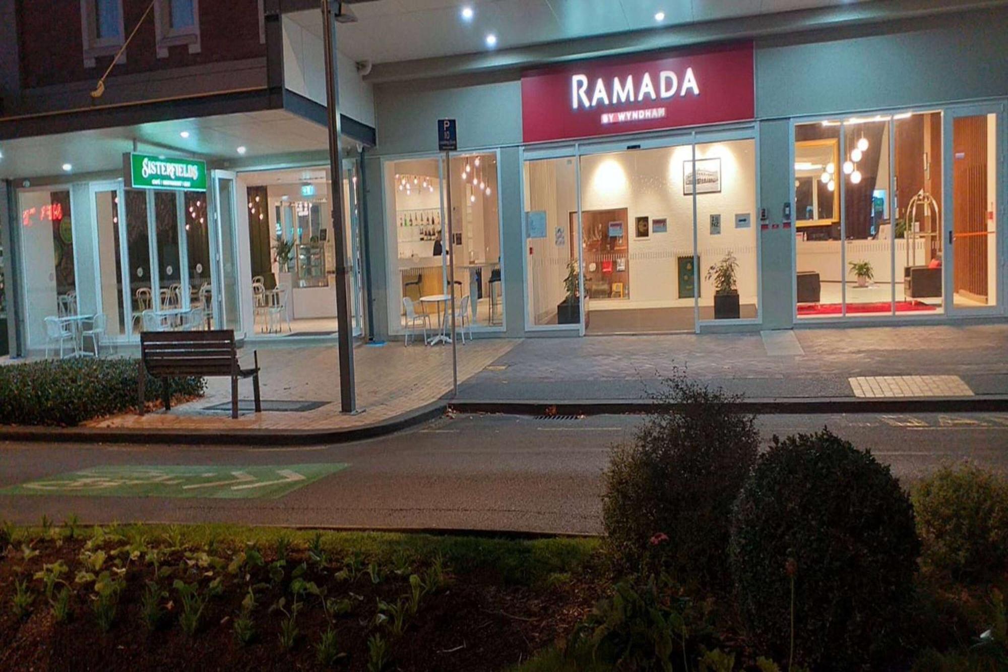 Ramada By Wyndham, Hamilton City Center Kültér fotó