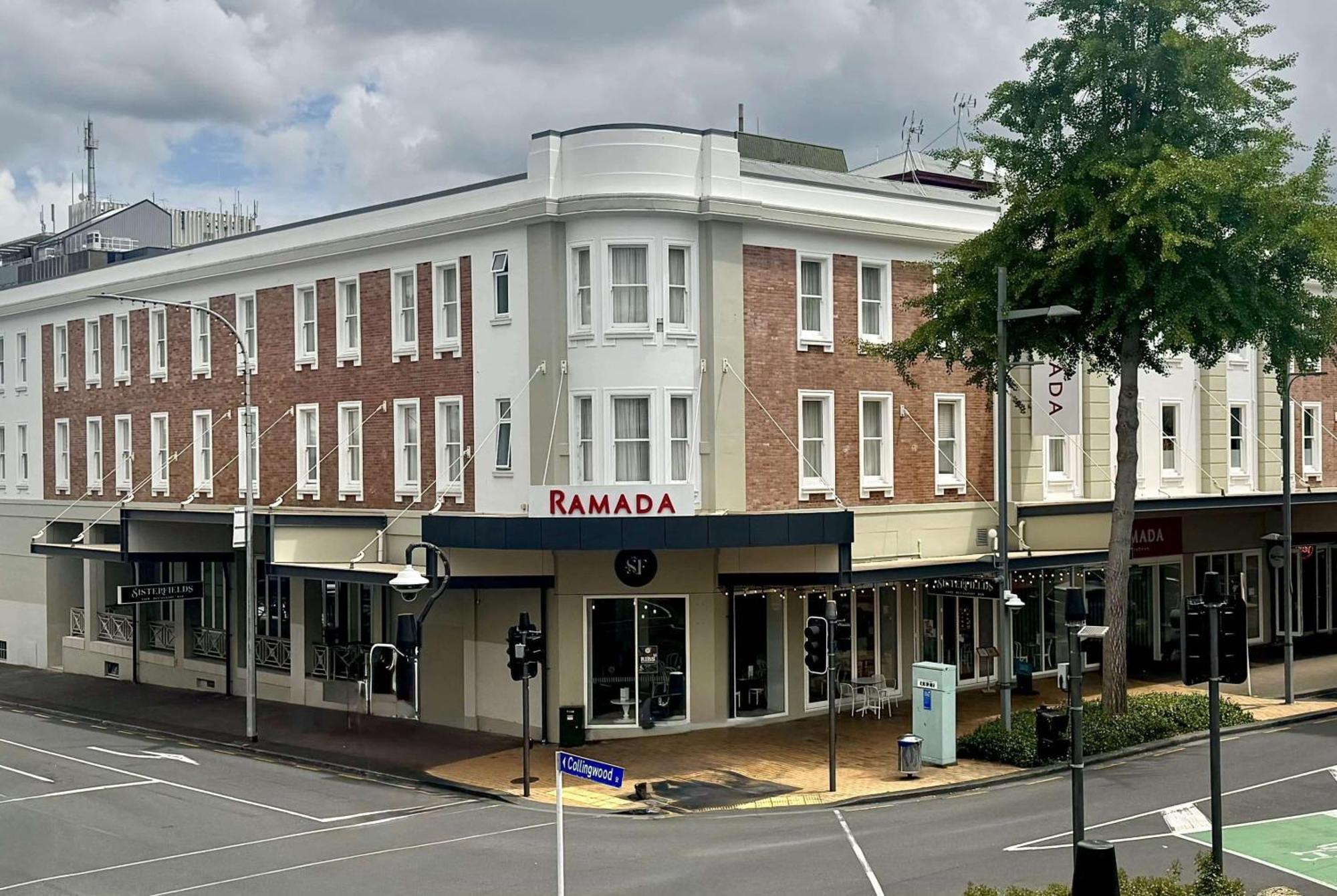 Ramada By Wyndham, Hamilton City Center Kültér fotó